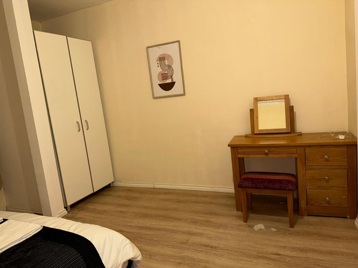 North London A Spacious 7 Bedroom House Accommodating Up To 18 People Complete With Own Gym And Table Tennis Экстерьер фото