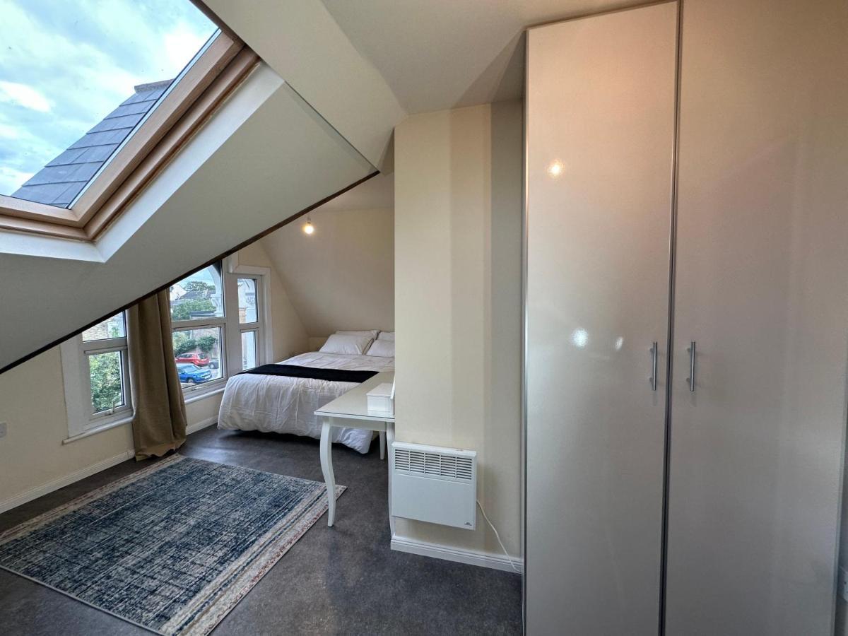 North London A Spacious 7 Bedroom House Accommodating Up To 18 People Complete With Own Gym And Table Tennis Экстерьер фото