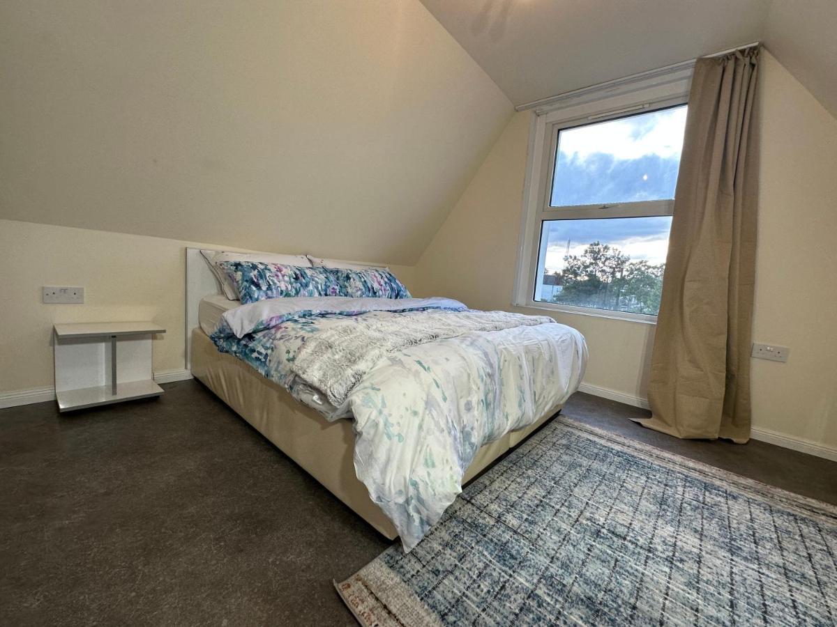 North London A Spacious 7 Bedroom House Accommodating Up To 18 People Complete With Own Gym And Table Tennis Экстерьер фото