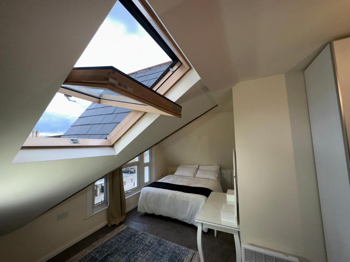 North London A Spacious 7 Bedroom House Accommodating Up To 18 People Complete With Own Gym And Table Tennis Экстерьер фото