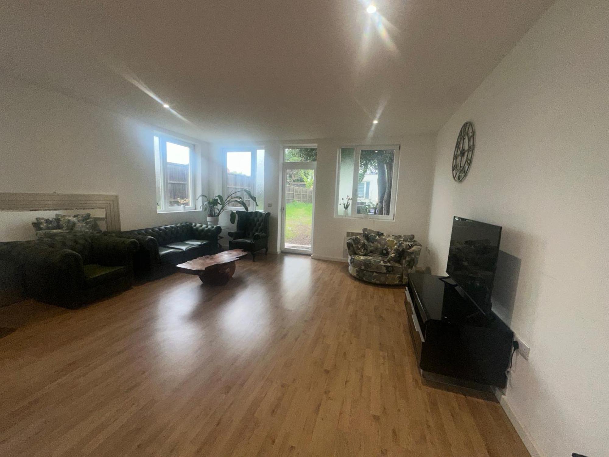 North London A Spacious 7 Bedroom House Accommodating Up To 18 People Complete With Own Gym And Table Tennis Экстерьер фото